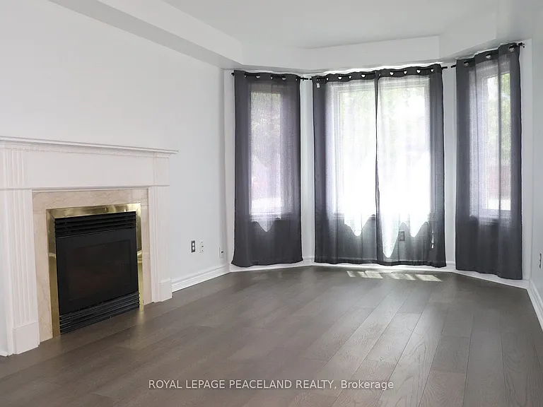609 Walpole Cres — Photo 3