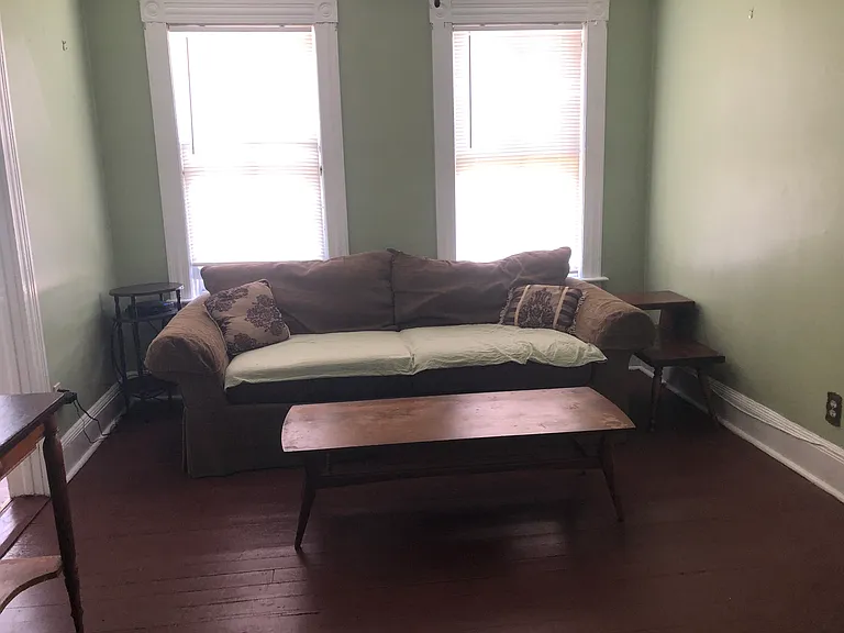 323 Valley St — Photo 13