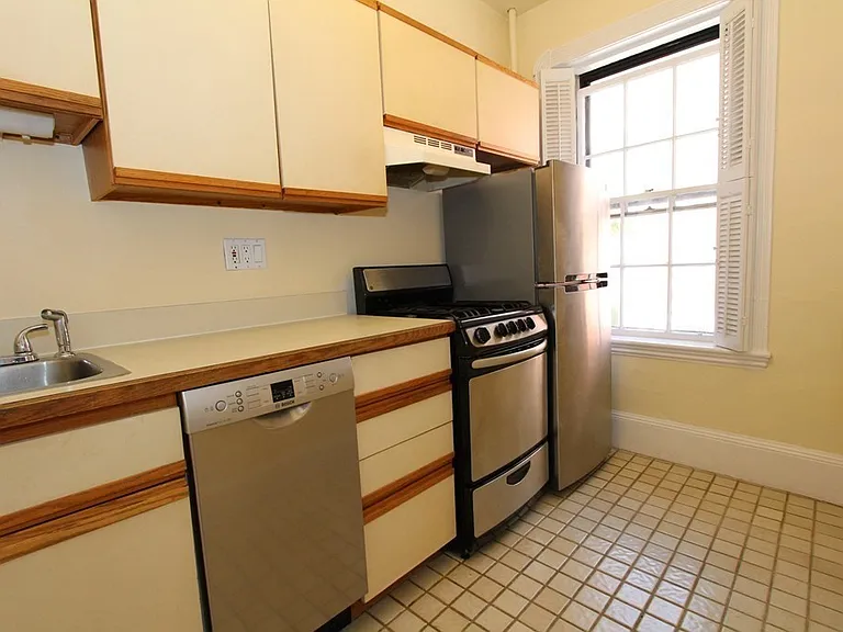 4 Phillips St #2 — Photo 4