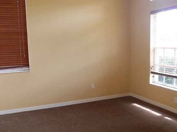 3rd image of 409 Jay Ct