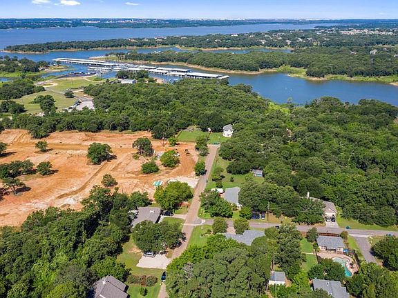 3rd image of 4020 Holly Ln