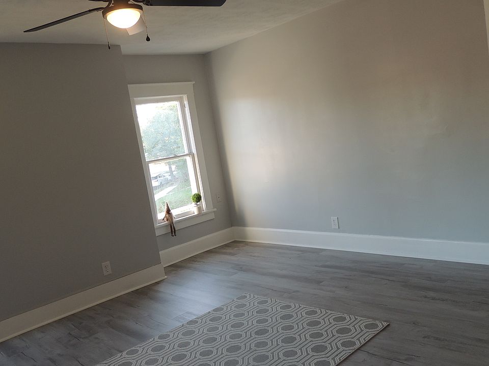 Apt B- High St- Web Pict- Living room 5 _10122025