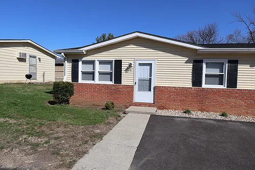 450 Greensburg St Photo 1