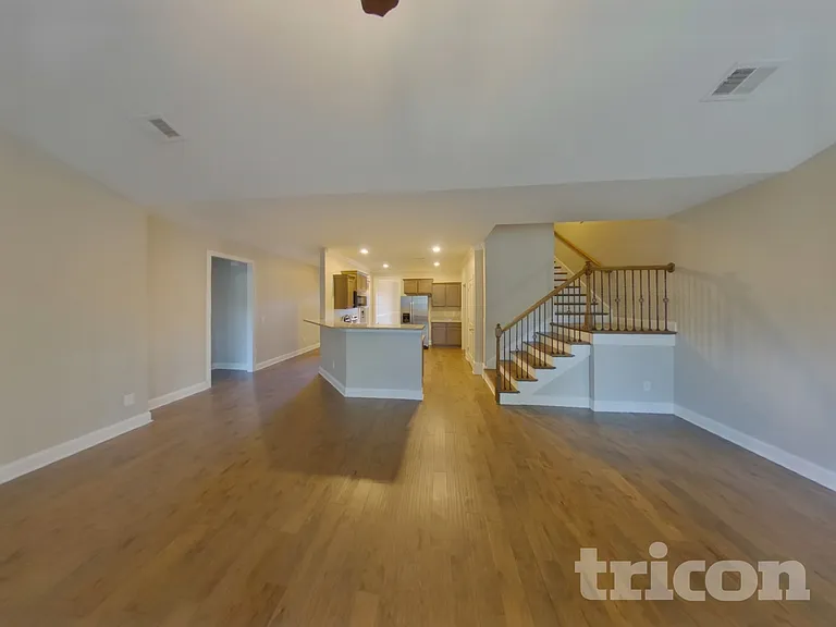 5105 Cloverhill Dr — Photo 3