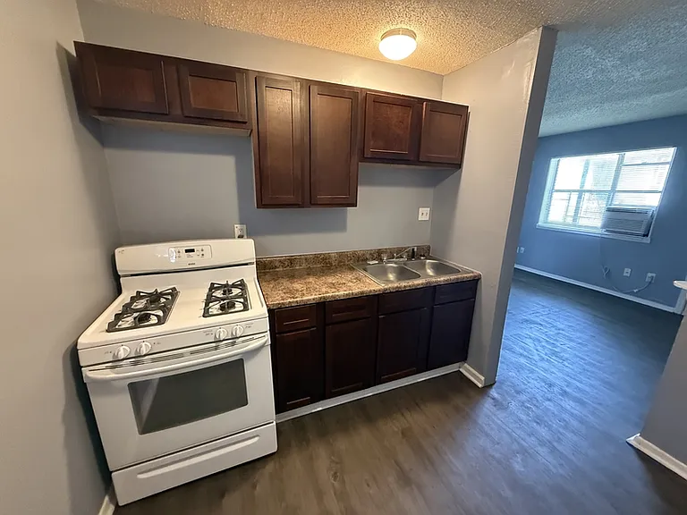 2086 Hubert Ave #3 — Photo 13