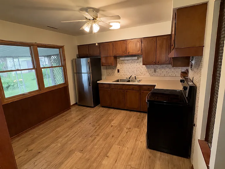 202 Beau Maye Ave — Photo 3