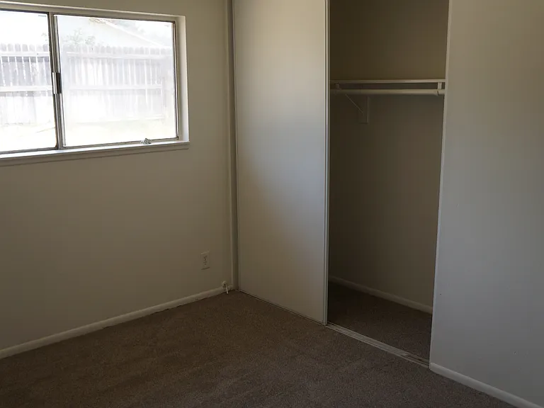 4051 Weyer St — Photo 7
