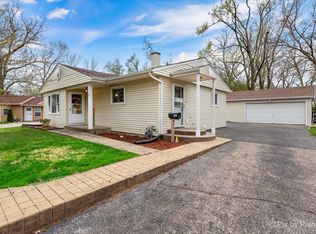 29 Sparrow Ct, Carpentersville, IL 60110