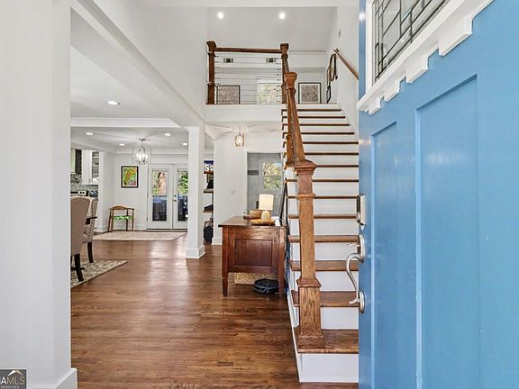 3rd image of 1930 Meadow Ln