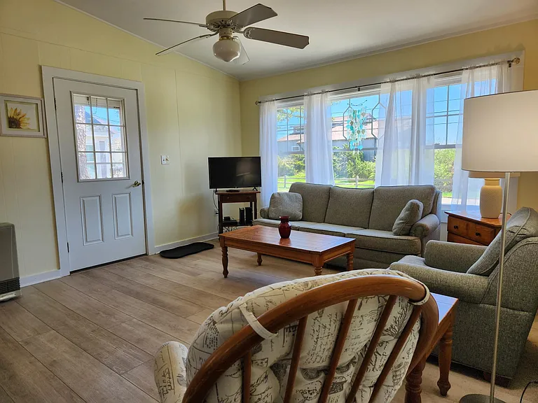 680 Kings Hwy — Photo 3