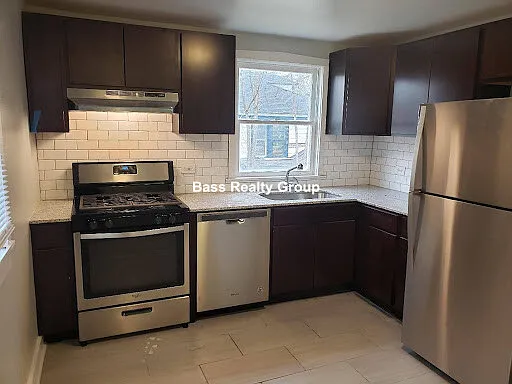 2 bed, 1.0 bath, $2,200 — Photo 2