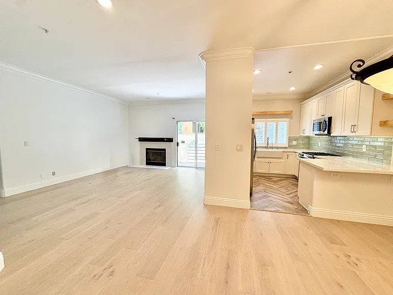 10604 Valley Spring Ln #106 — Photo 1