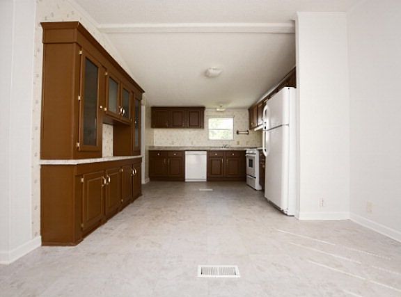 4th image of 380 W Barbara Ln