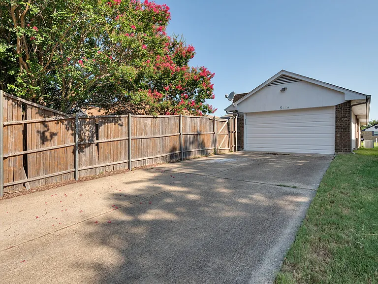 2336 Ridgestone Dr — Photo 3