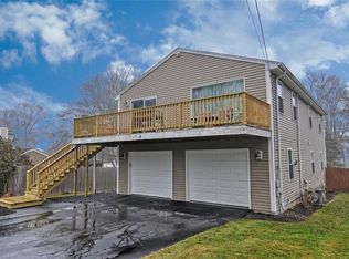 4 Wapping Dr, Bristol, RI 02809