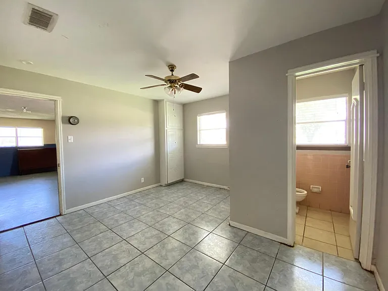 536 W Yoakum Ave — Photo 28