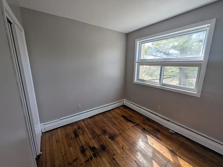 404 Barbour St — Photo 6