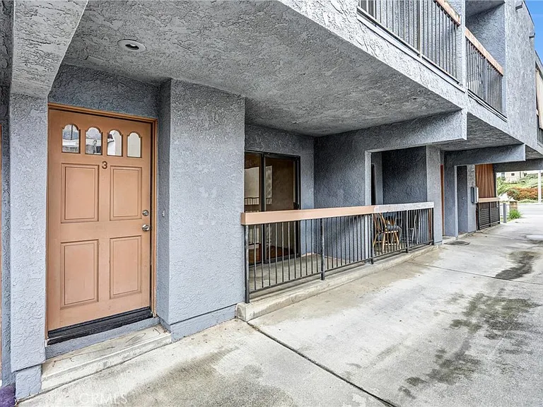 1836 N Allen Ave — Photo 3