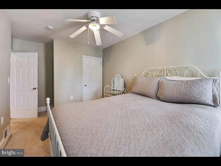 1637 Kramer St NE — Photo 8