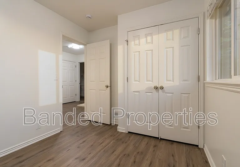 325 E Mill St S #3 — Photo 17
