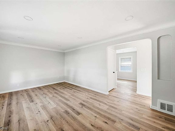 3rd image of 420 E 271st St