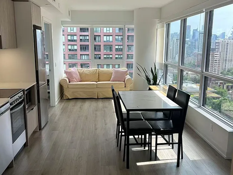 395 Bloor St E #1802 — Photo 3