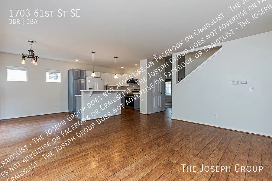 Auburn 3-Bedroom Home with Private Greenbelt Views — Photo 4
