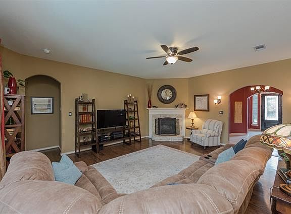 5th image of 3410 Wentworth Way