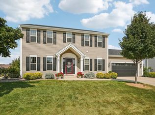 657 Cherrywood Dr, Waterford, WI 53185