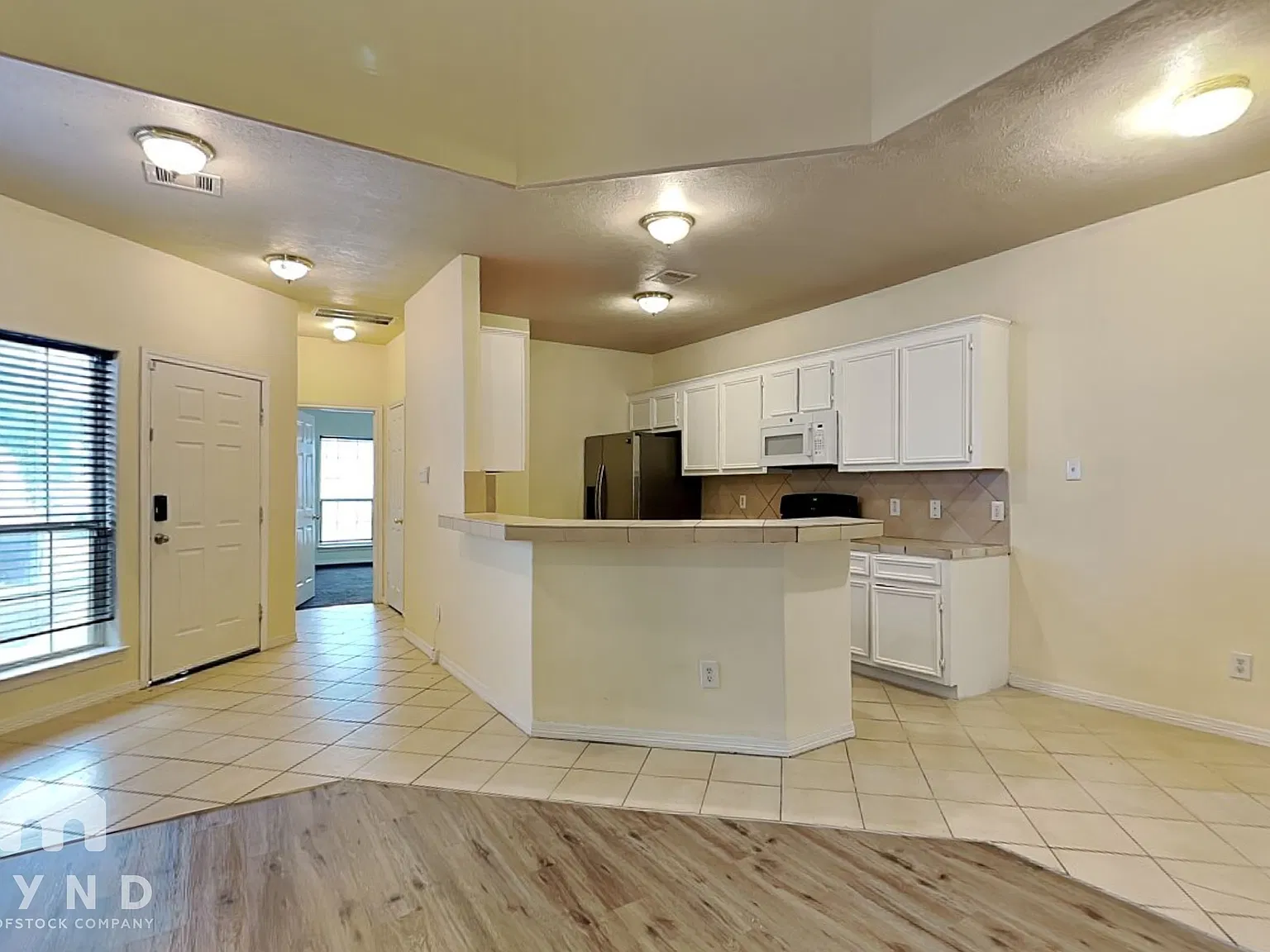 4 bed, 3.5 bath, 1950 sqft, $1,899 — Photo 4