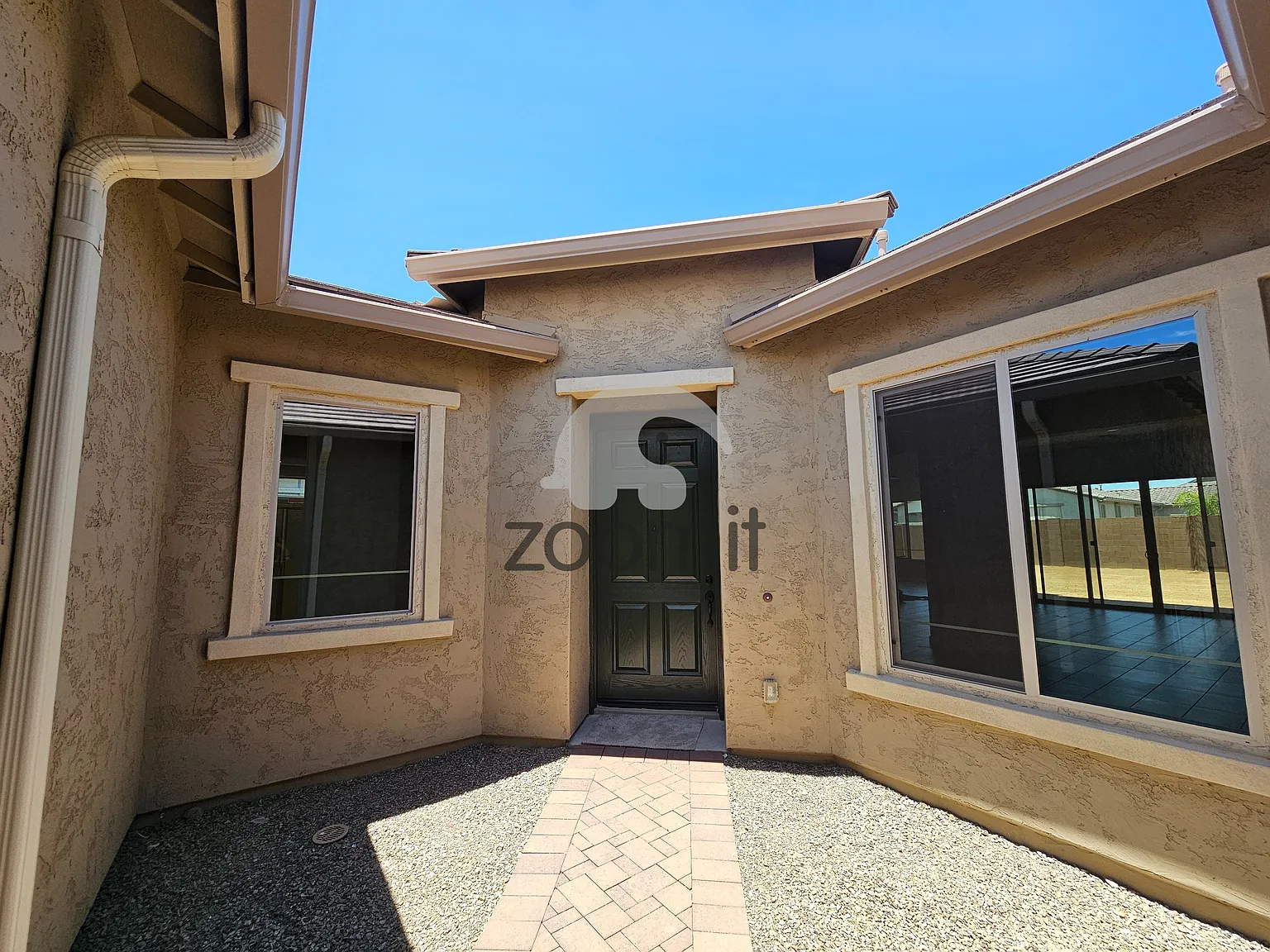 4 bed, 2.5 bath, 2669 sqft, $3,495 — Photo 3