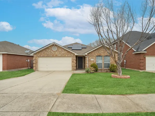 9232 Nathan Dr, White Settlement, TX 76108