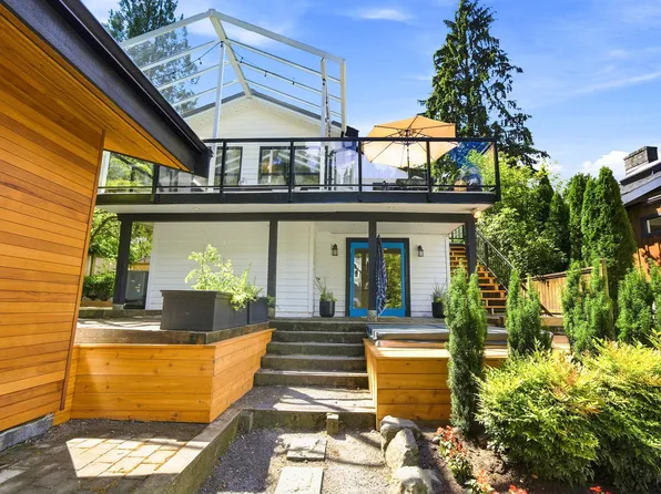 1942 Banbury Rd, North Vancouver, BC V7G 1W5