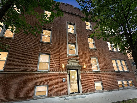 2nd image of 2935 W Rosemont Ave APT 2
