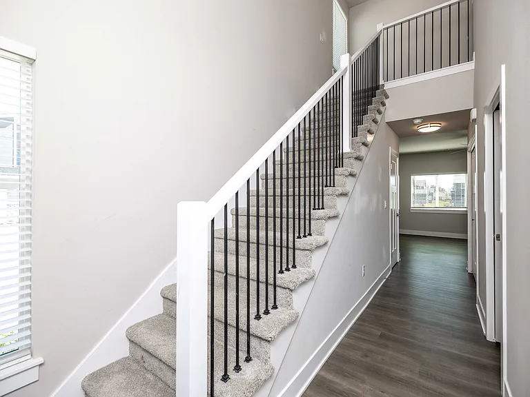 James Point Luxury Townhomes — Photo 9