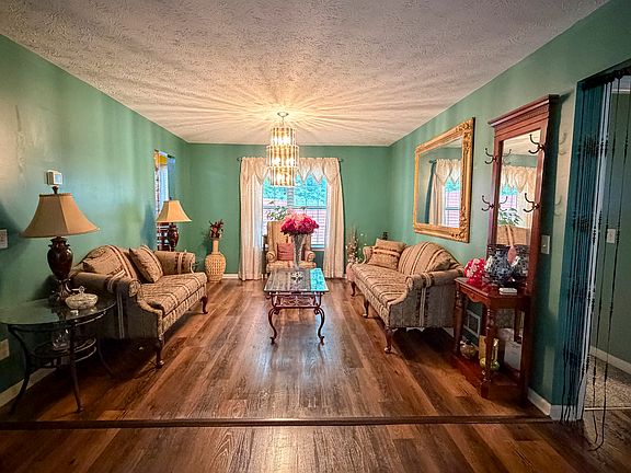3rd image of 615 Old Tanyard Rd