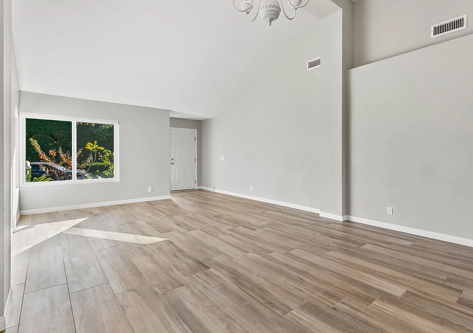 Beautifully Updated Single-Level Home in Rancho Niguel — Photo 4