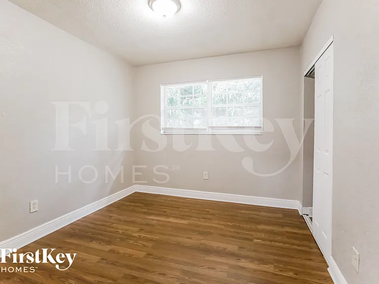 1320 NE 204th St — Photo 12
