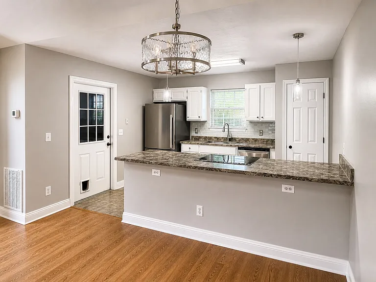 2120 Heathrow Dr — Photo 9