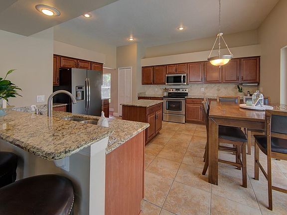 4th image of 1082 Alvina Ln