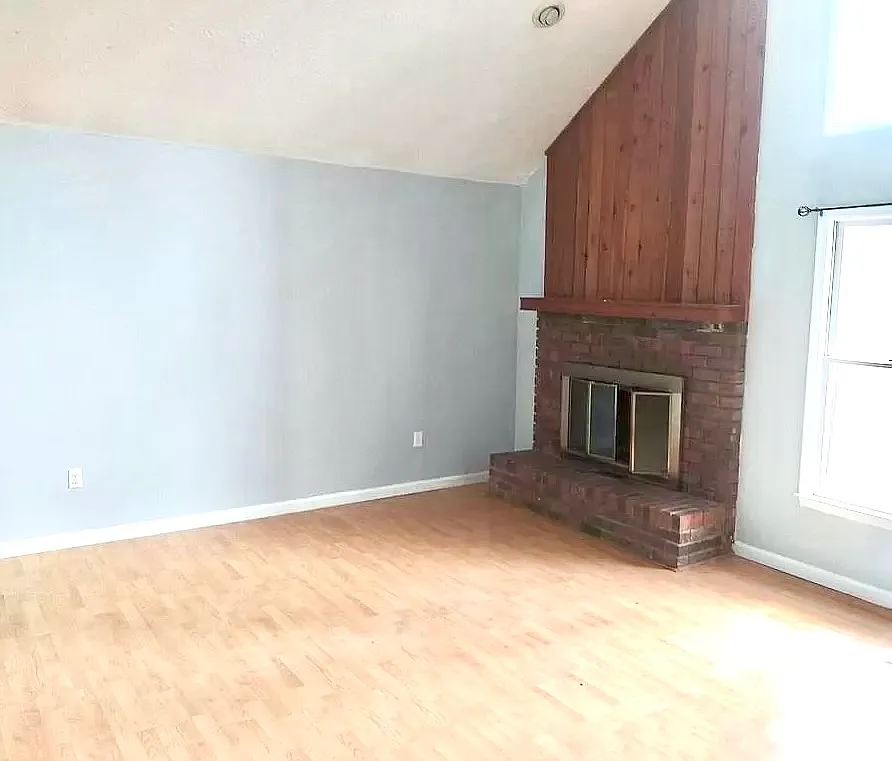 3 bed, 1340 sqft, $1,800 — Photo 3