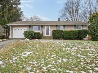 4 Philips Ave, Middletown, RI 02842