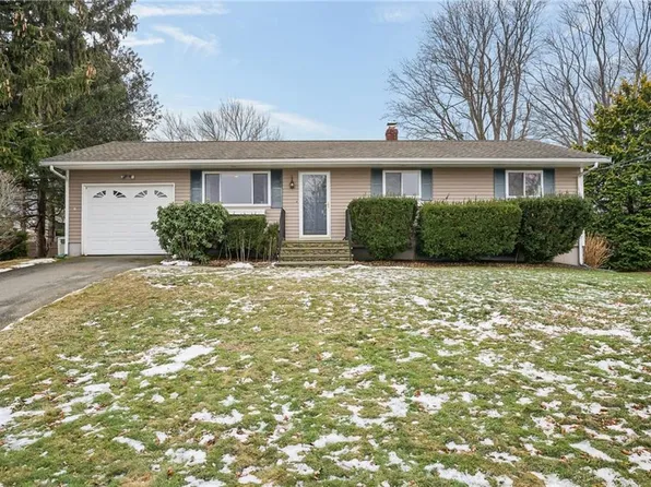 4 Philips Ave, Middletown, RI 02842