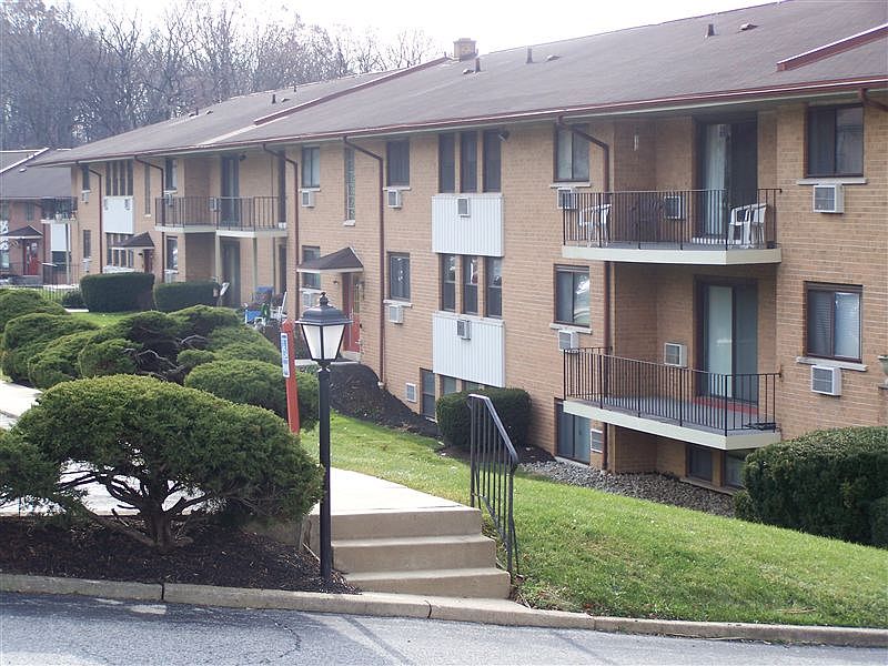 Riddle Glen E building front