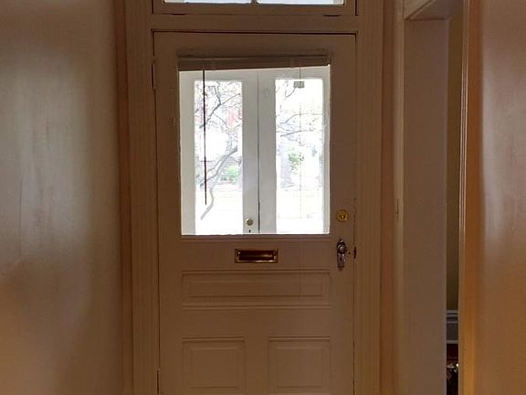 Front Hallway/Alcove