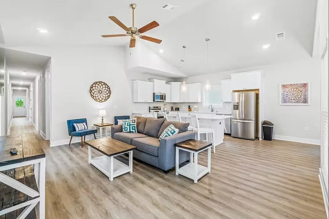 3 bed, 2.5 bath, 1703 sqft, $2,800 — Photo 3