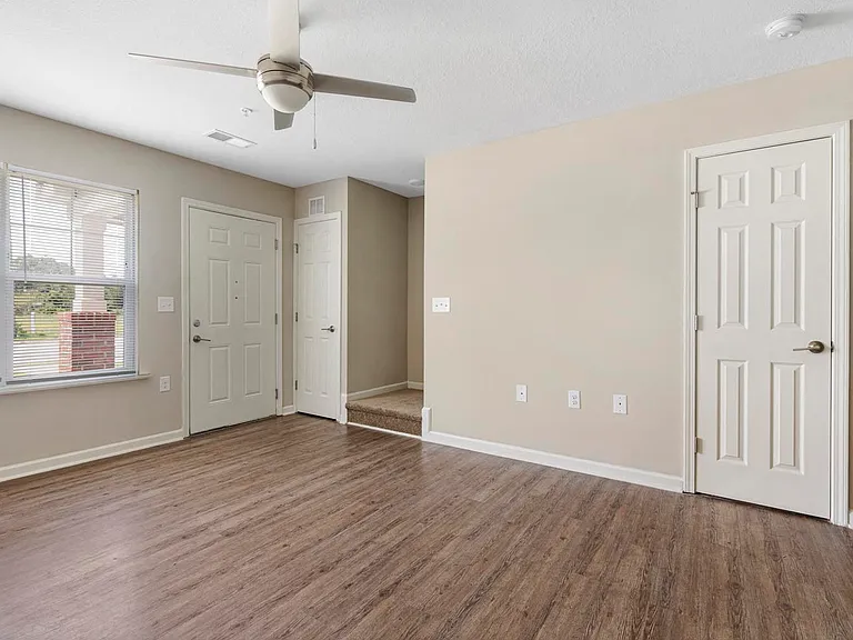 Ravenwood Crossing — Photo 14