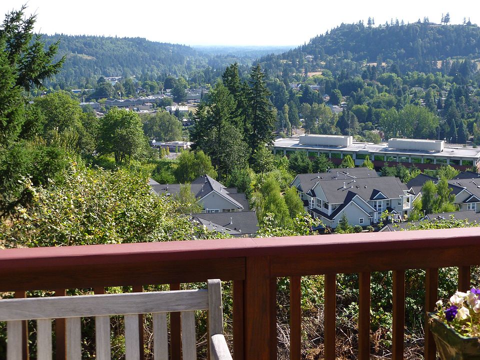 2nd image of 1945 Taylor Ct