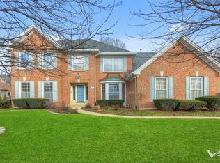 1106 Stonehedge Rd, St Charles, IL 60174