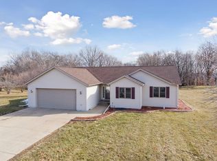 233 Maple Ridge Dr, Henderson, MN 56044